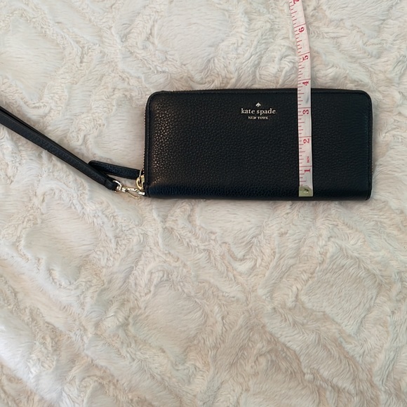Kate Spade Black Leather Zip Wallet with Wristlet strap! - Picture 9 of 9